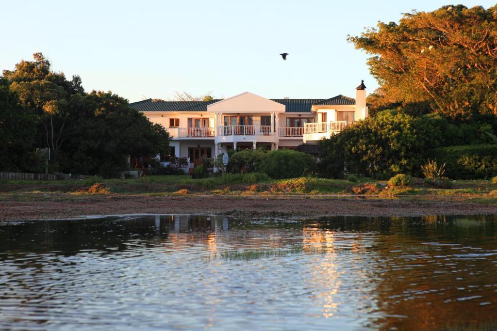 Waterfront Lodge นิสนา ภายนอก รูปภาพ